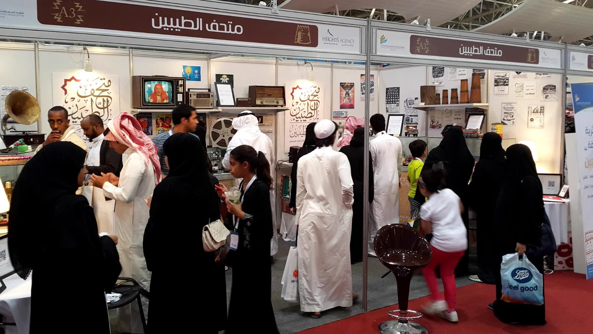 إقبال جمهور الملتقى على الجناح